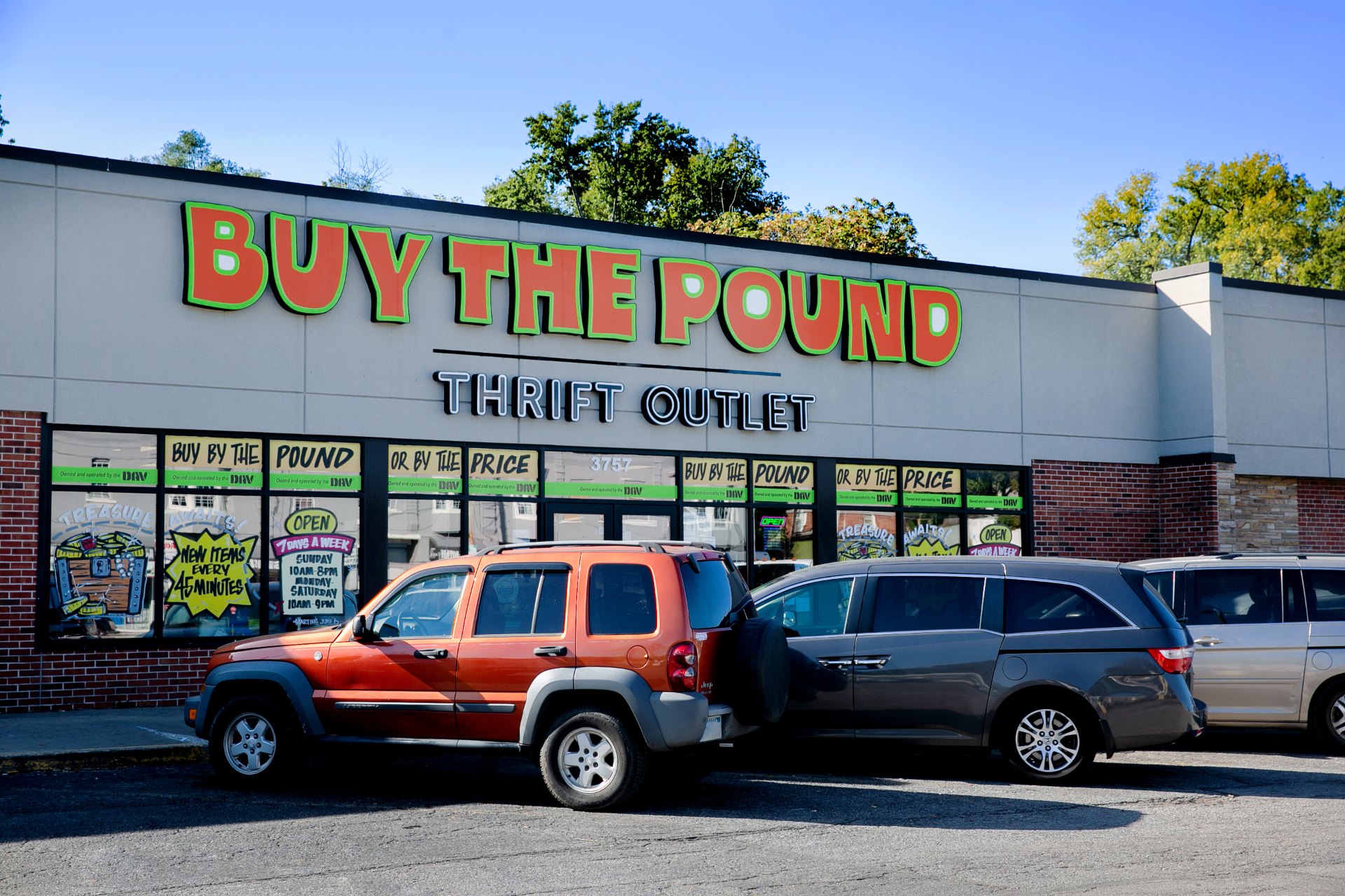 Red Racks Kansas City - Buy the Pound storefront