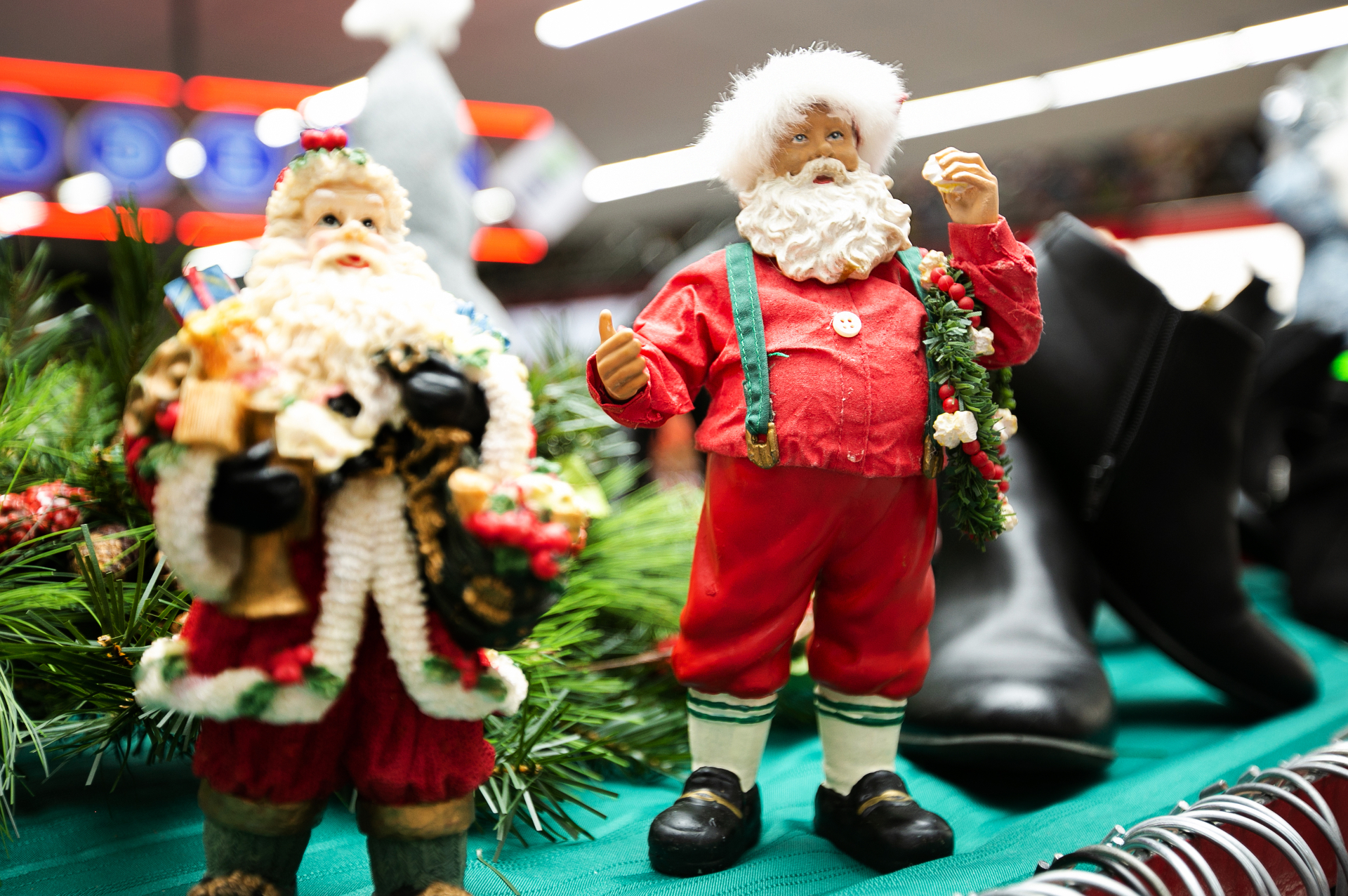 Holiday displays at N. Glenstone