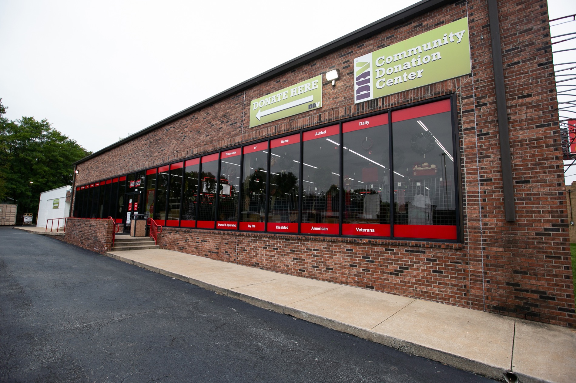 Red Racks Springfield — N. Glenstone storefront