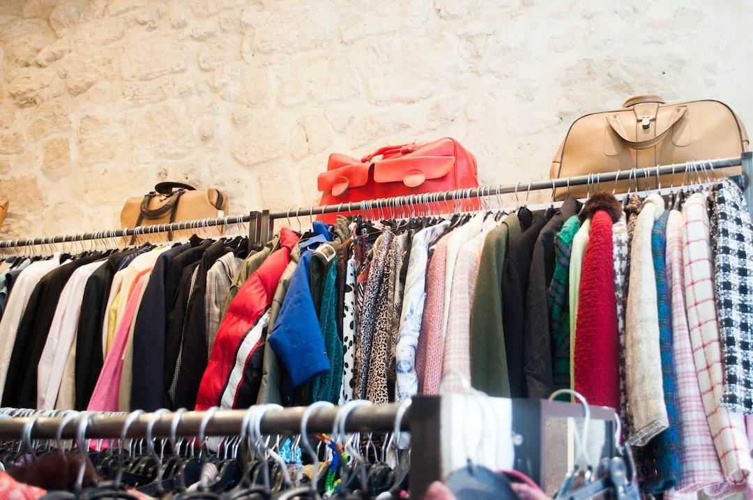 Thrifting For Clothes Like a Pro: The Ultimate Guide